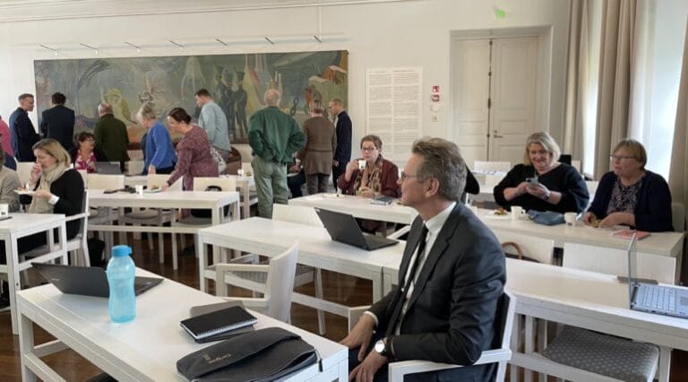 Kuntaliitosselvityksen ohjausryhmän kokous Haminan raatihuoneella