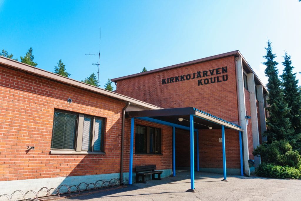 Kirkkojärven koulun julkisivu