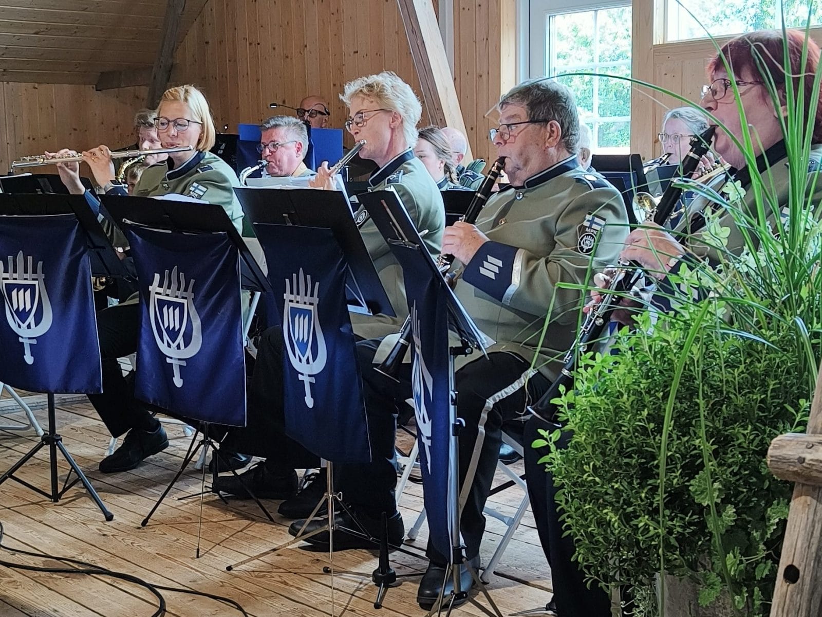 Lounais-Suomen soittokunnan soittajia.