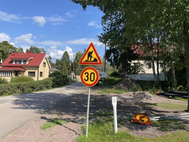 Patterinkatu, jonka alussa tietyömerkki.