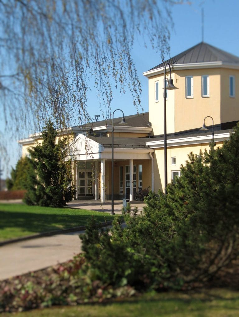 Haminan pääkirjaston julkisivu.