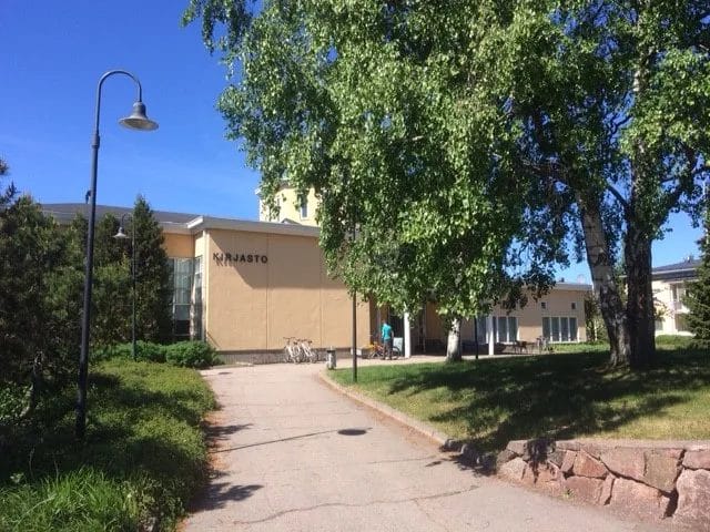 Haminan pääkirjasto ulkonäkymä kesältä 2018