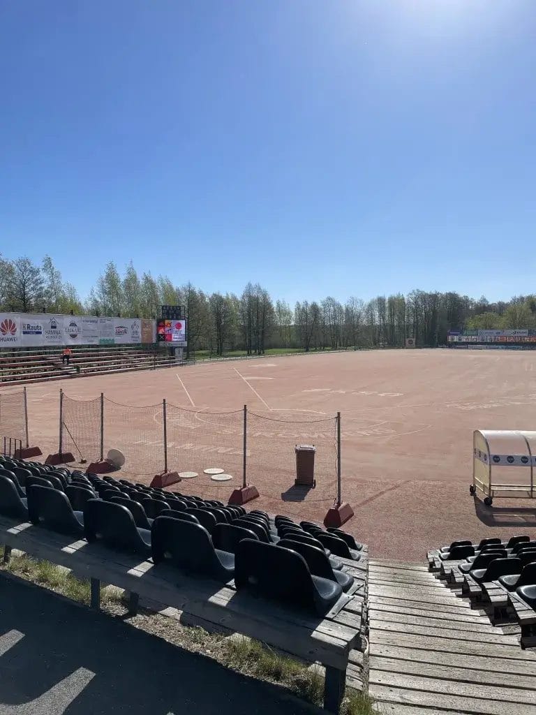 Pesäpallokenttä.