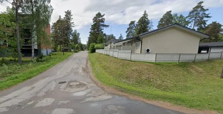 Kuva Aarnenkadulta kohti Vuorisenkatua.