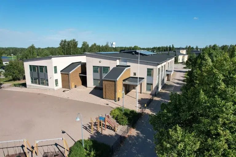 Ilmakuva Aseman koulusta.