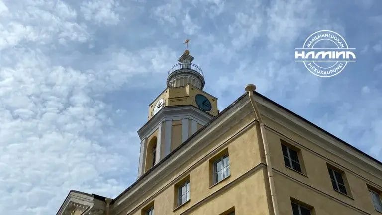 Raatihuone ja maailmanluokan pikkukaupunki Hamina-logo.