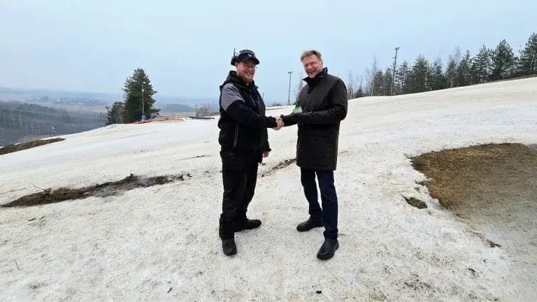 Arttu Hongisto ja Ilari Soosalu rinteillä.