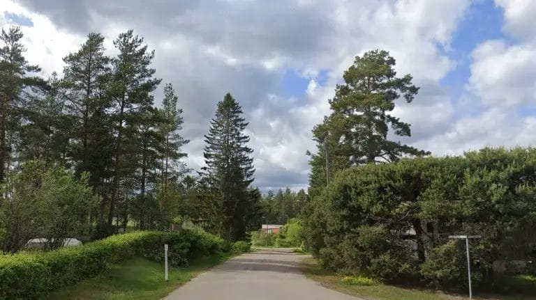 Puutarhurintien ja Jaakonkujan kadun risteys.