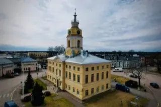 Ilmakuva Raatihuoneesta.